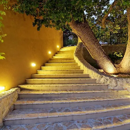 Aurora Villa *