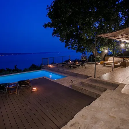 Aurora Villa *
