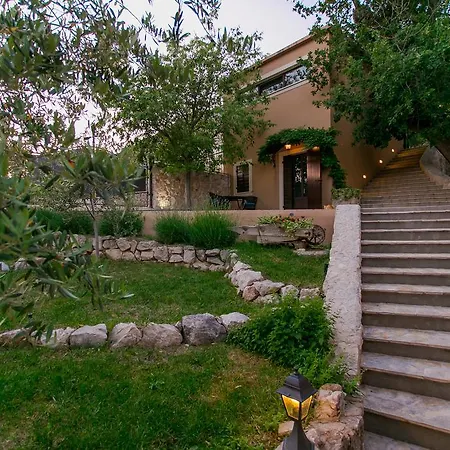 Villa Aurora